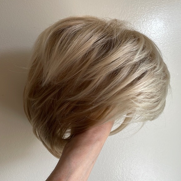 NWT 9” sassy blonde mix wig very short mens women’s unisex side or no parting - Picture 9 of 16